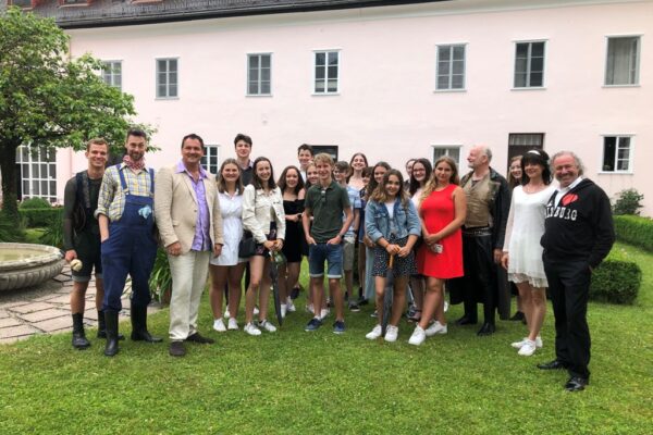 1_Schauspieler des Landestheaters mit unseren Theaterbegeisterten nach der Aufführung Shakespeare im Park